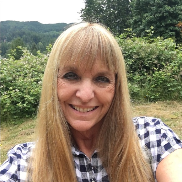 Meet your Posher, Jeannette - Picture 1 of 1